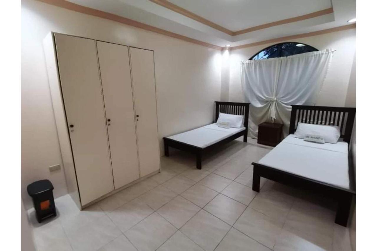 Oyo 799 Ddd Habitat Iloilo Hotel Exterior photo