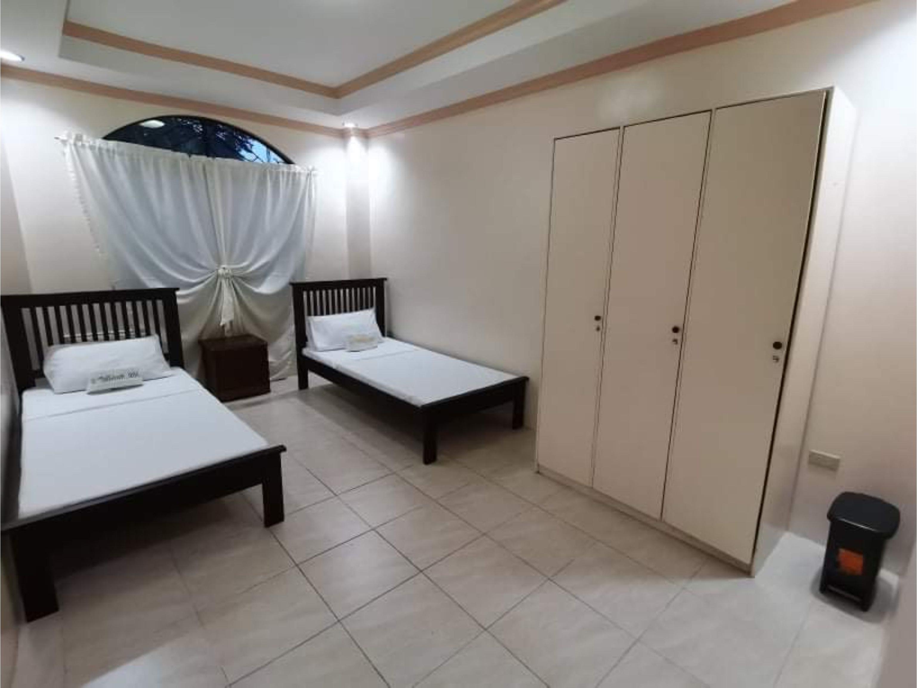 Oyo 799 Ddd Habitat Iloilo Hotel Exterior photo